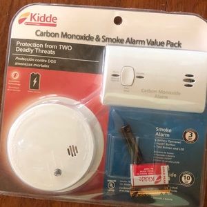 Carbon monoxide and smoke detector